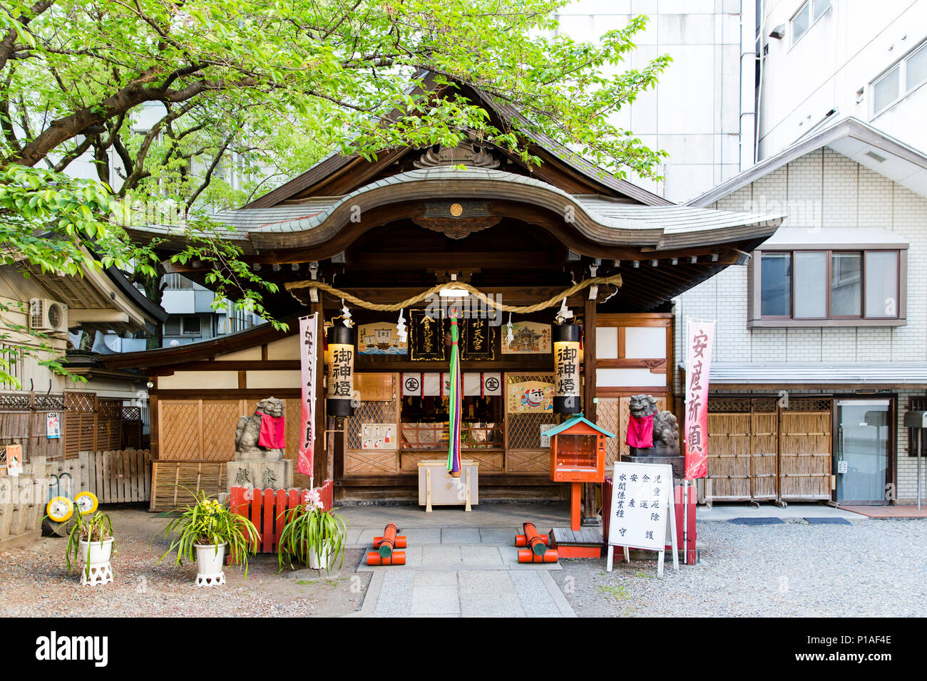 Sub Santuario edificio del Ohatsu Tenjin Santuario, gli appassionati di "santuario". Qui i genitori pregano per la salute e il benessere dei loro bambini o per un parto sicuro. Foto Stock