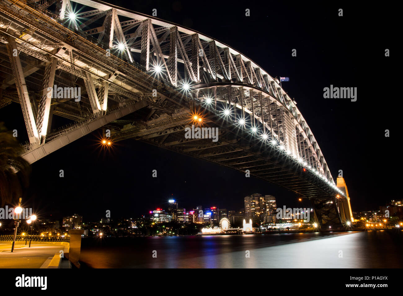 Il Sydney Harbour Bridge di notte Foto Stock