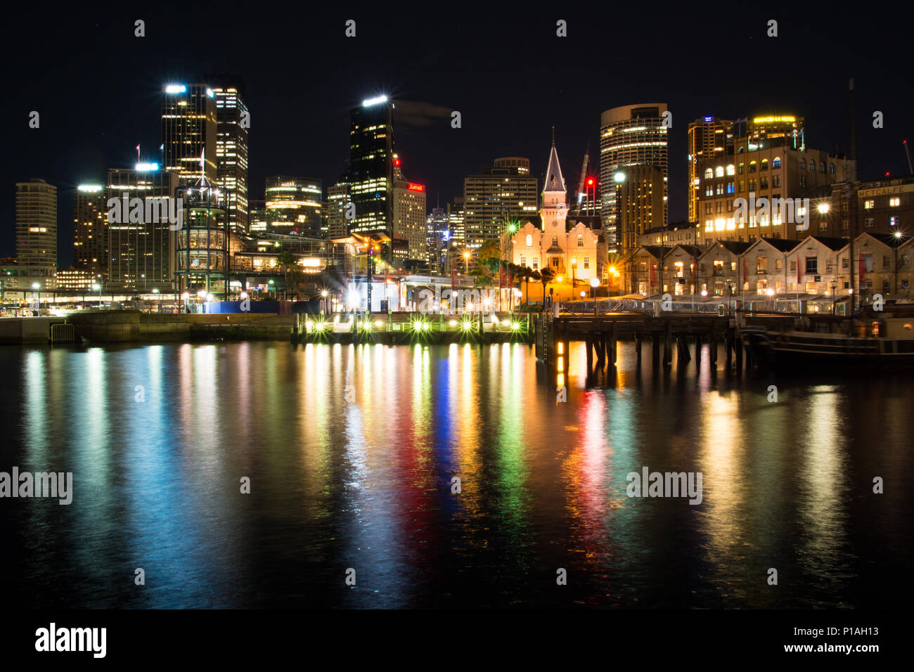 Paesaggio di Sydney CBD con Opera House al tramonto, Australia Foto Stock