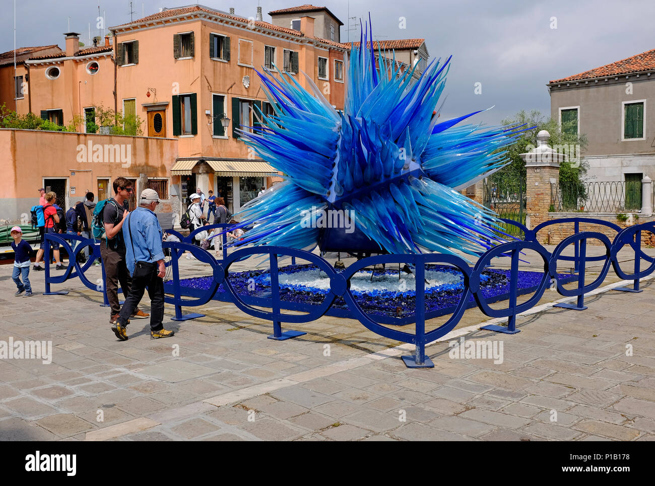 Blu moderne sculture in vetro Murano, Venezia, Italia Foto Stock