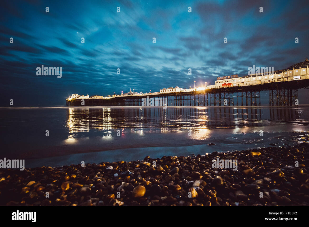 Il Brighton Pier di notte, Spiaggia di Brighton e Brighton, Inghilterra Foto Stock