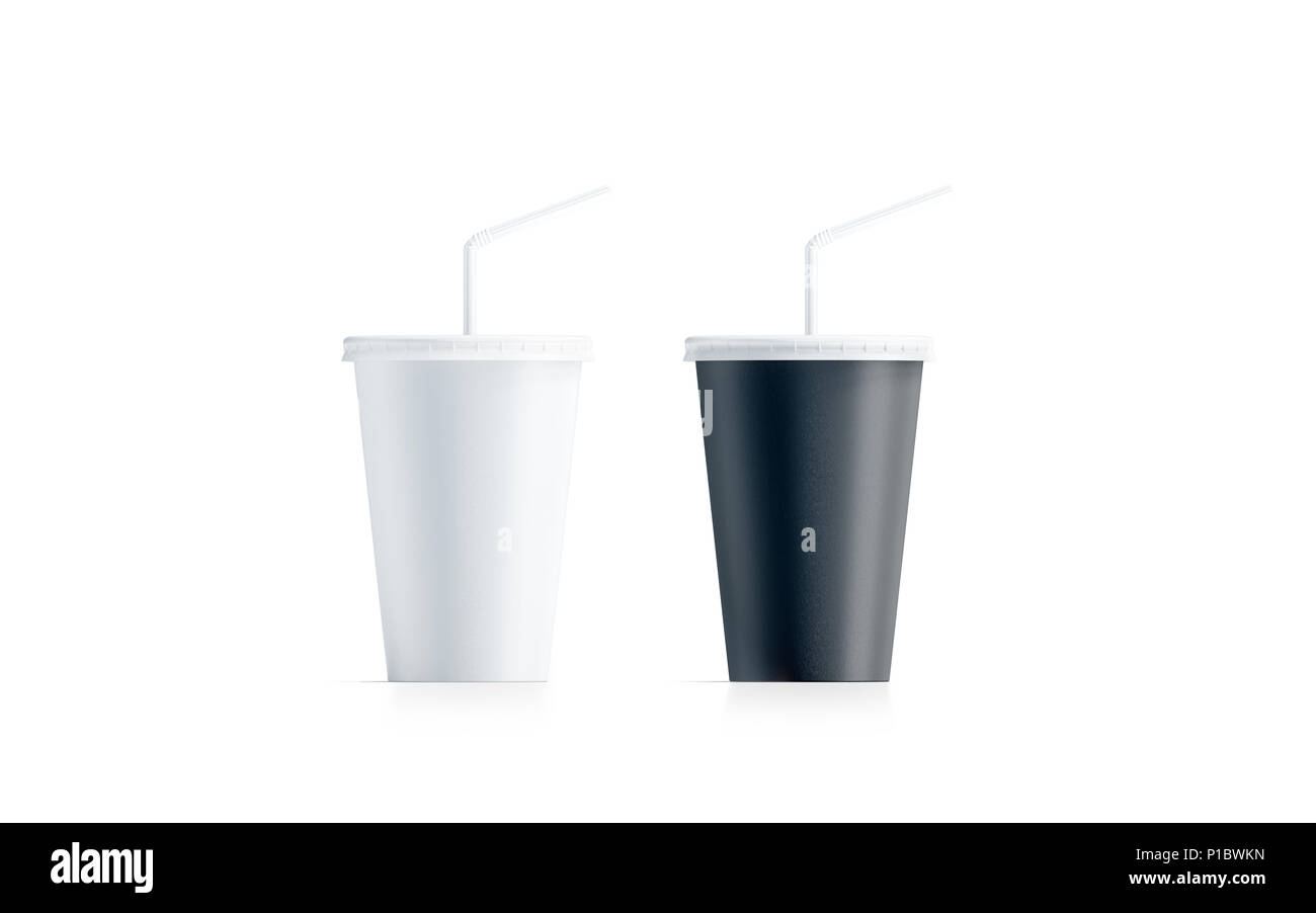 Vuoto in bianco e nero piccola tazza monouso con paglia mock up isolato, rendering 3d. Carta vuoto bere soda mug mockup con coperchio e tubo vista anteriore. Cancellare soft drink cola take away confezione di plastica Foto Stock