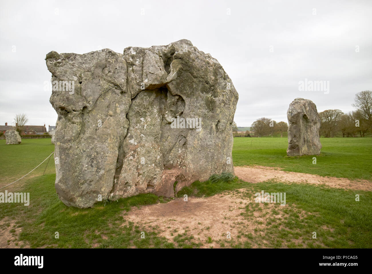 Grande sedia diavoli sarsen portale parte in pietra dell'anello esterno circolo di pietra di Avebury circoli di pietra wiltshire England Regno Unito. Foto Stock