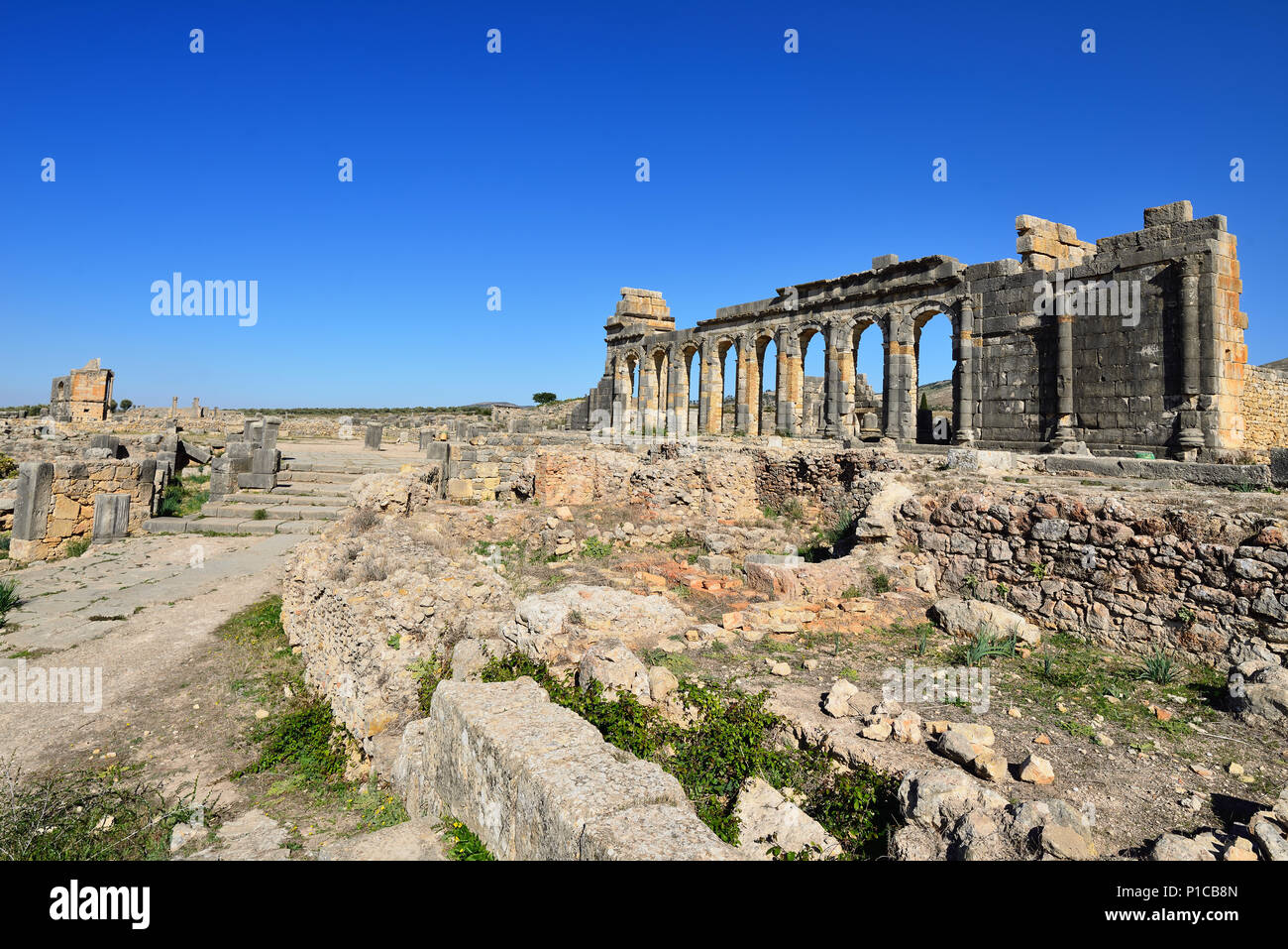 VOLUBILIS, Marocco - 29 novembre 2015: ampio complesso di rovine della città romana Volubilis - di antica città capitale della Mauritania nel centrale p Foto Stock