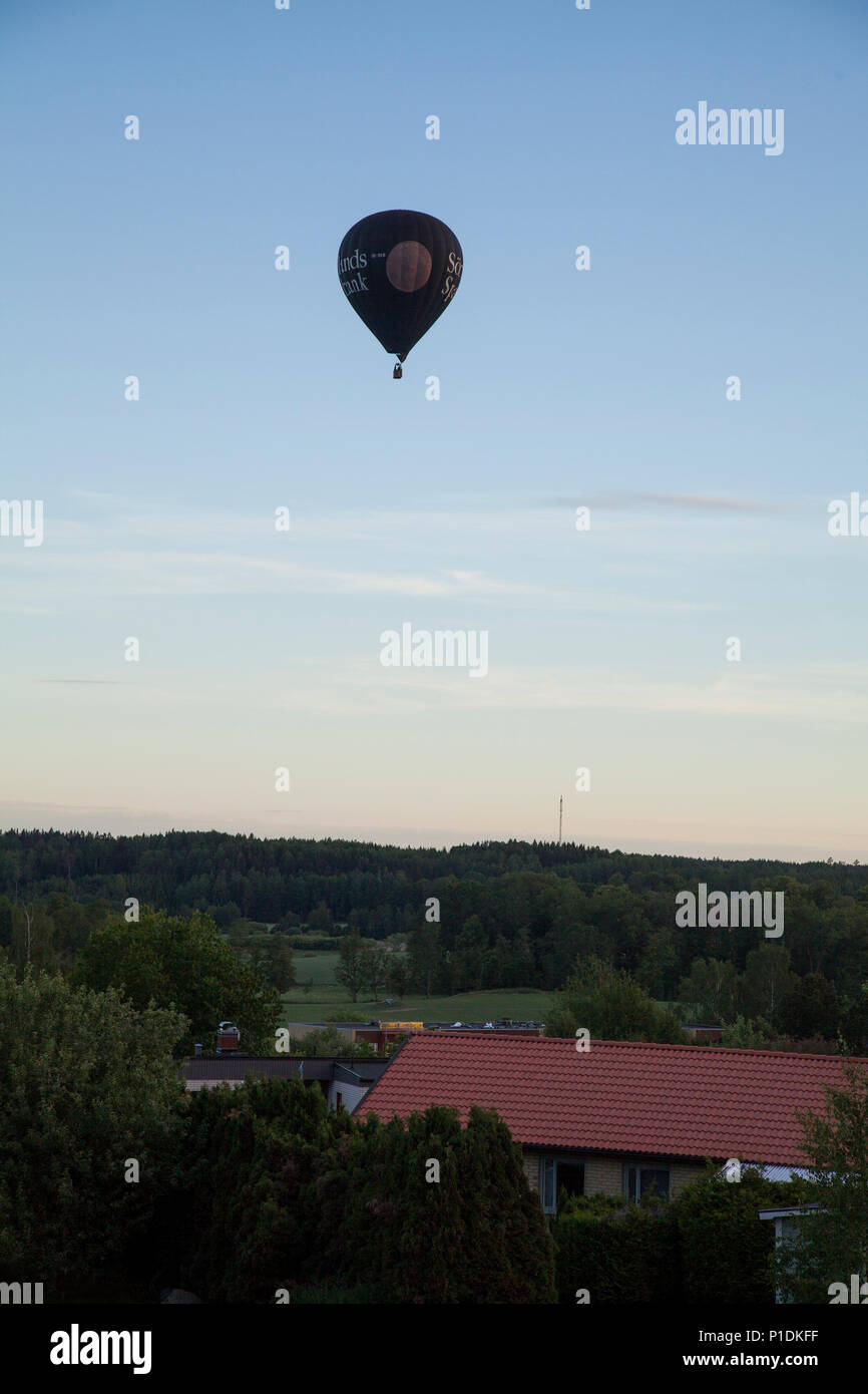 Mongolfiera contro la serata estiva sky 2018 Foto Stock