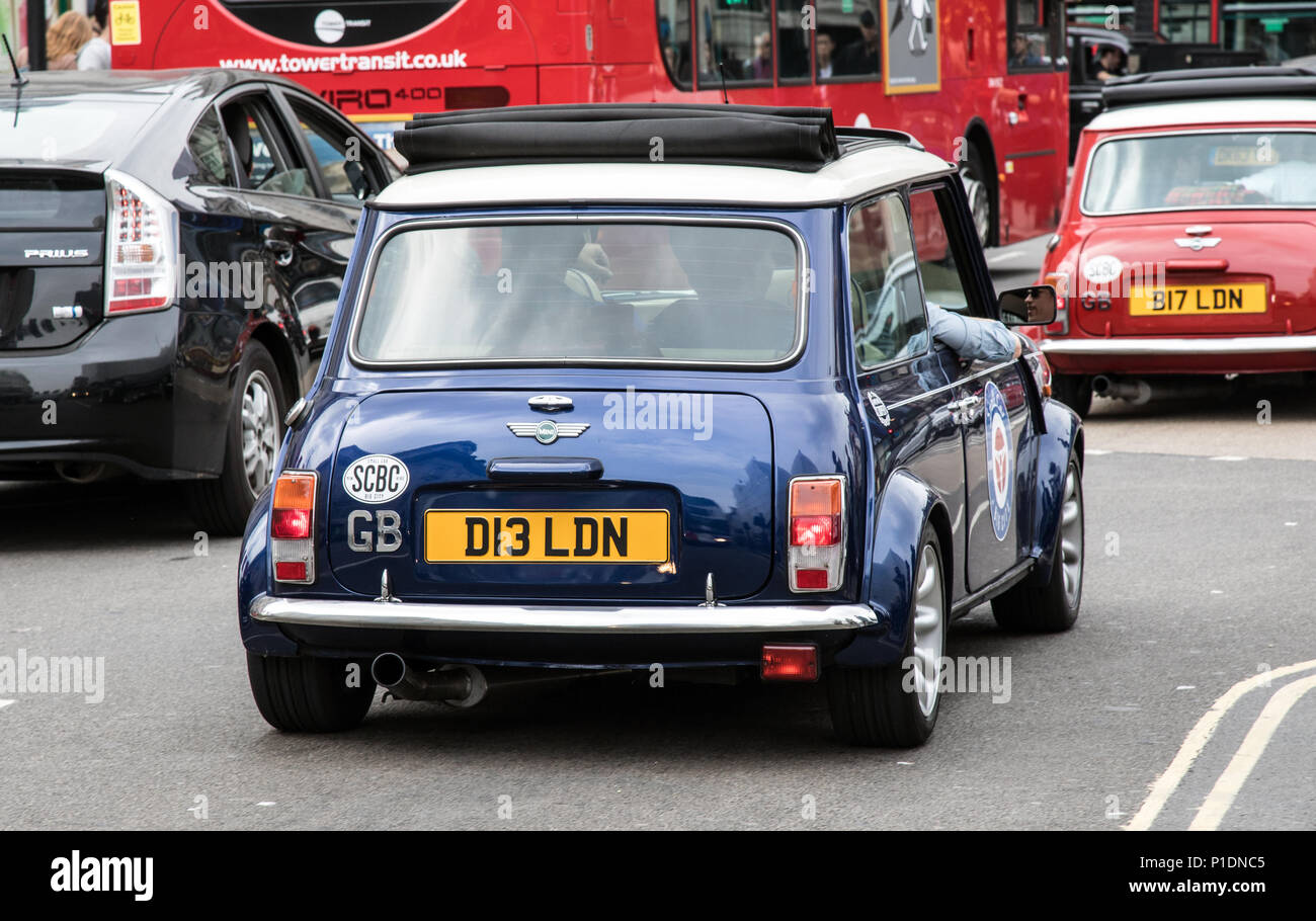 Classic Mini Cooper West End London REGNO UNITO Foto Stock
