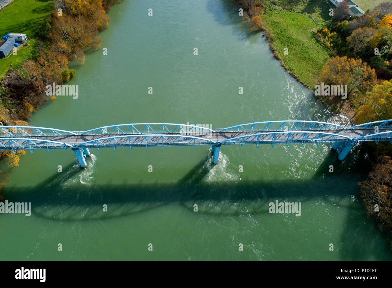 Millers ponte piatto e Clutha River di Central Otago, South Island, in Nuova Zelanda - antenna fuco Foto Stock