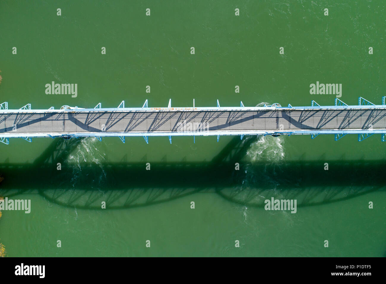 Millers ponte piatto e Clutha River di Central Otago, South Island, in Nuova Zelanda - antenna fuco Foto Stock