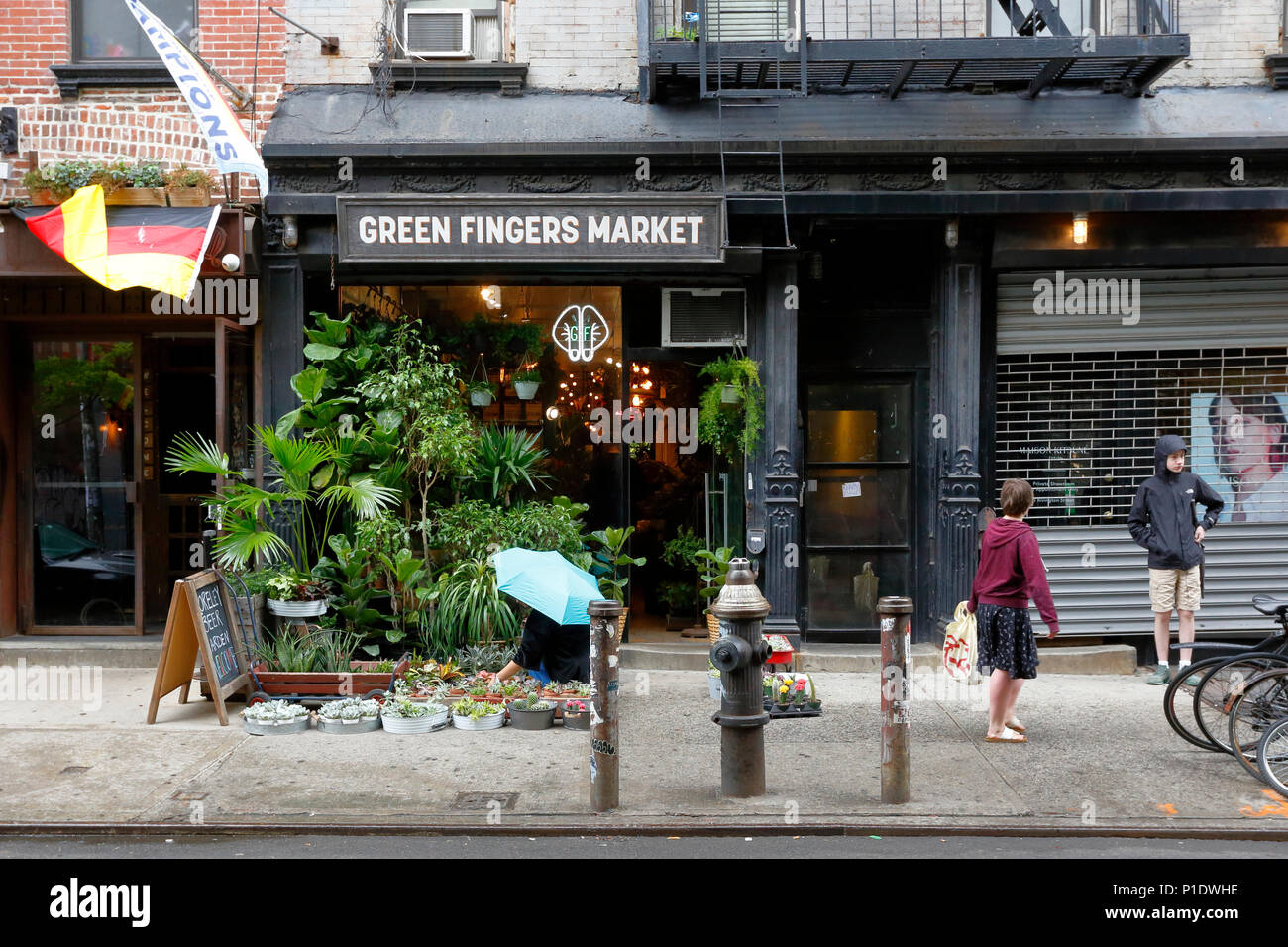 Green Fingers Market, 5 Rivington St, New York, New York. Il negozio esterno di un negozio di piante e boutique nel Bowery di Manhattan. Foto Stock
