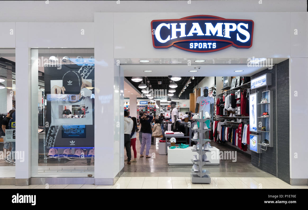 Philadelphia, Pennsylvania, 19 Maggio 2018: Champs Sports negozio di fronte a Philadelphia. Champs Sports è un American sports store Foto Stock