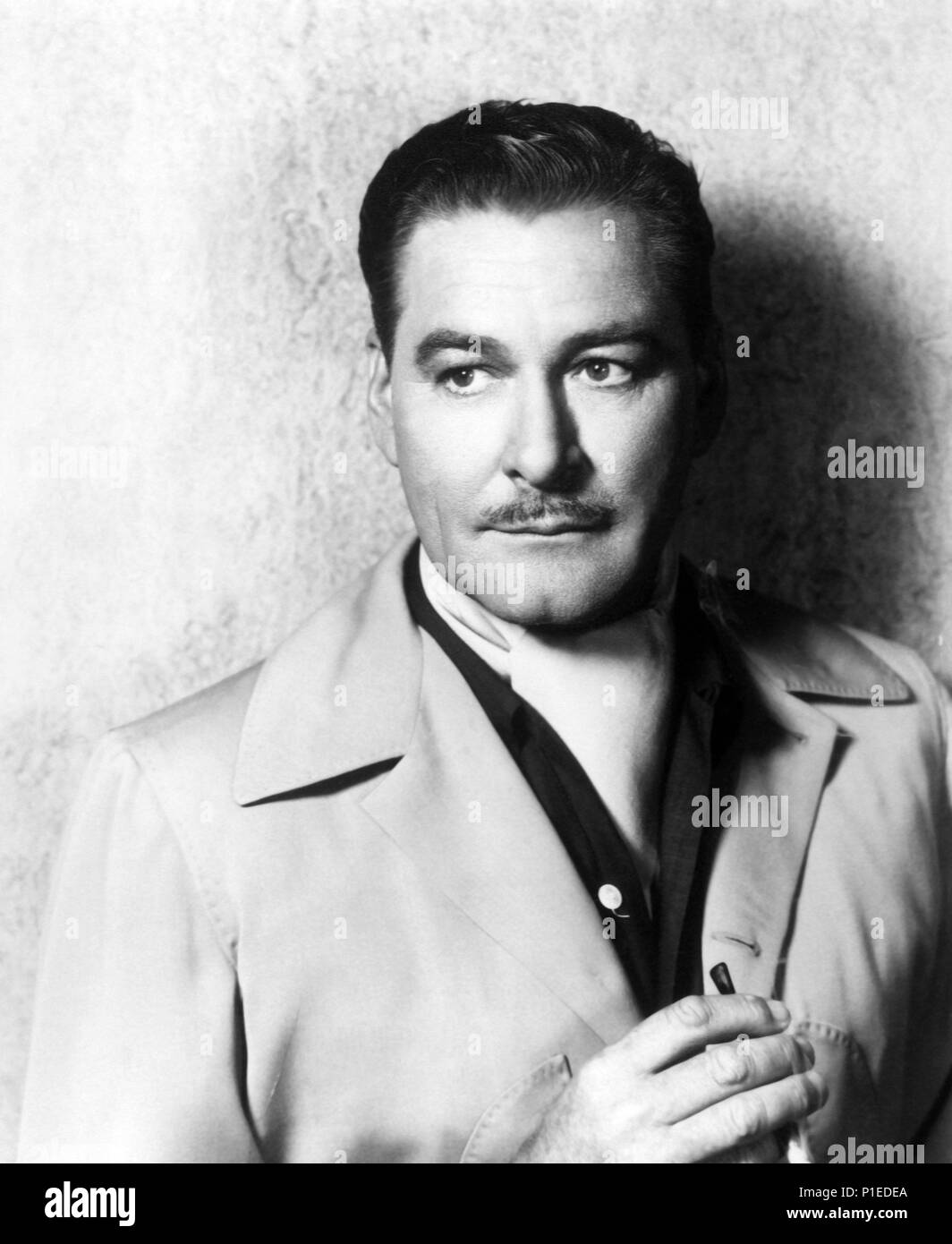 Pellicola originale titolo: Istanbul. Titolo inglese: Istanbul. Regista: JOSEPH PEVNEY. Anno: 1957. Stelle: Errol Flynn. Credito: Universal Pictures / Album Foto Stock