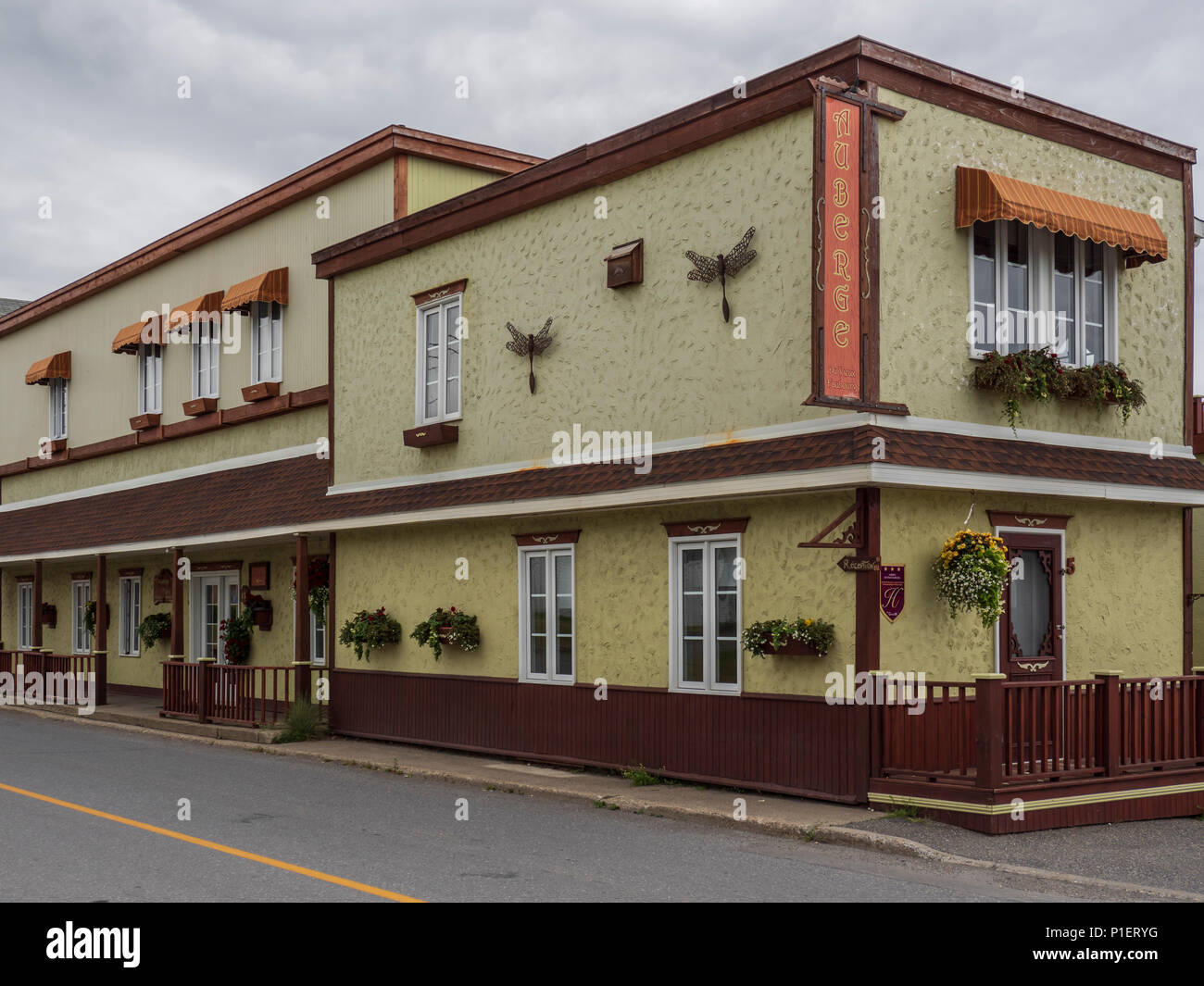 Auberge du Vieux Faubourg, villaggio di Sainte-Anne-des-Monts, Gaspe Peninsula, Quebec, Canada Foto Stock