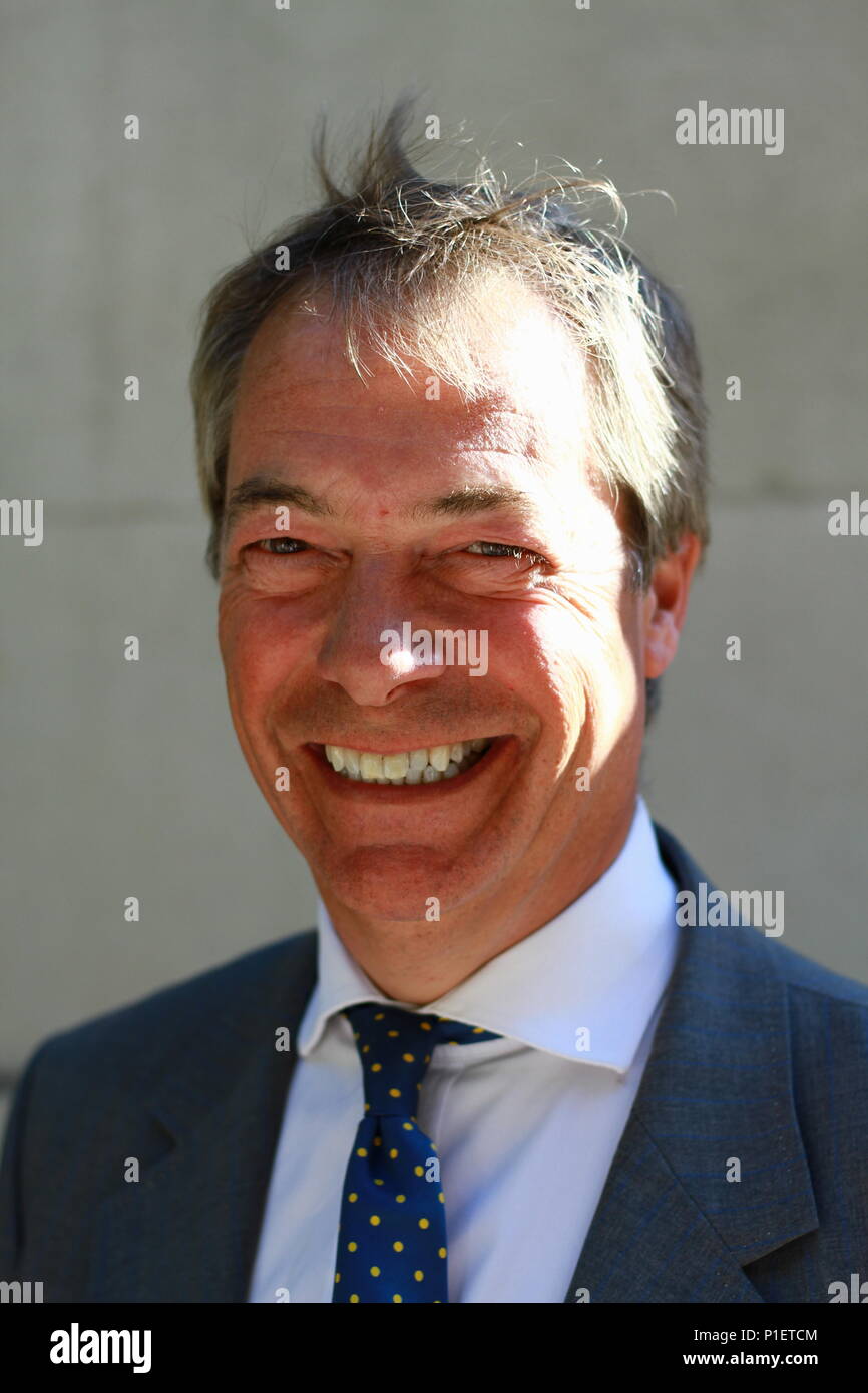 Nigel Farage Radio LBC presenter in Millbank, Westminster, London il 11 giugno 2018. Deputato del Parlamento europeo. I deputati del Parlamento europeo. Foto Stock