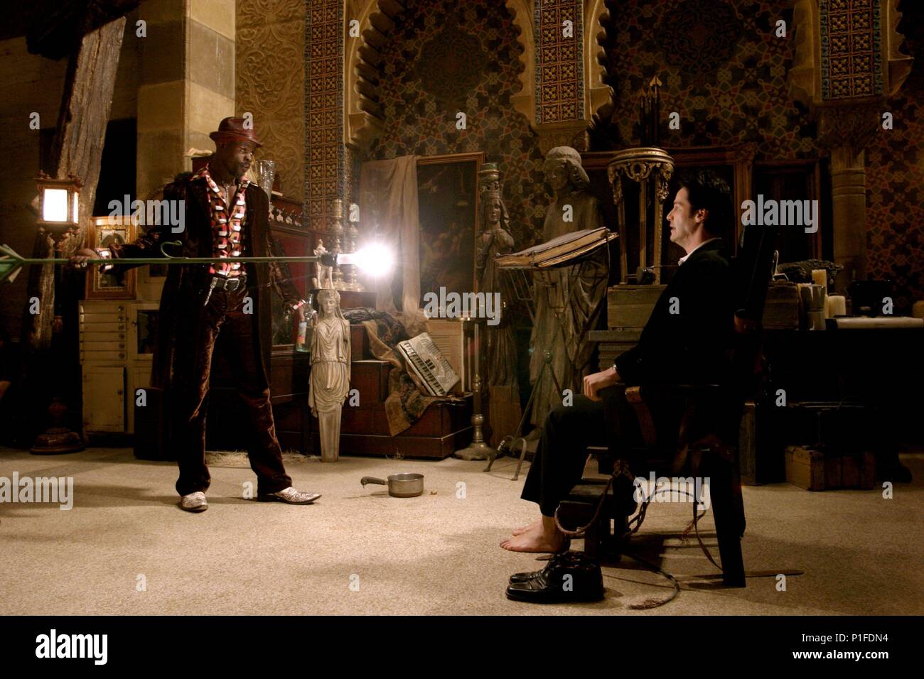Pellicola originale titolo: Costantino. Titolo inglese: Costantino. Regista: francis LAWRENCE. Anno: 2005. Stelle: Djimon Hounsou; Keanu Reeves. Credito: WARNER BROS. Foto / Album Foto Stock