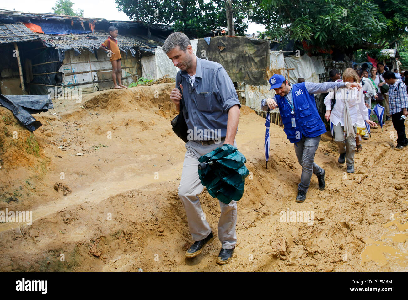 Dhaka-basato diplomatici di paesi diversi visita il Kutupalong Refugee Camp a Ukhiya In Cox bazar, Bangladesh Foto Stock