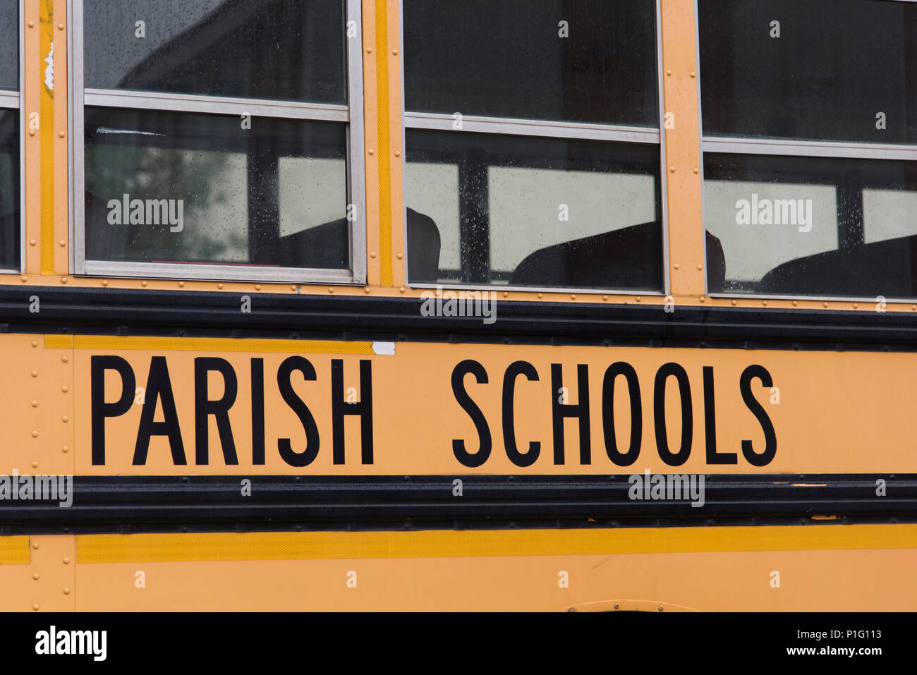 Bossier City, La., U.S.A - Jan 16, 2017: Un Louisiana school bus viene contrassegnato come "scuole parrocchiali.". Foto Stock