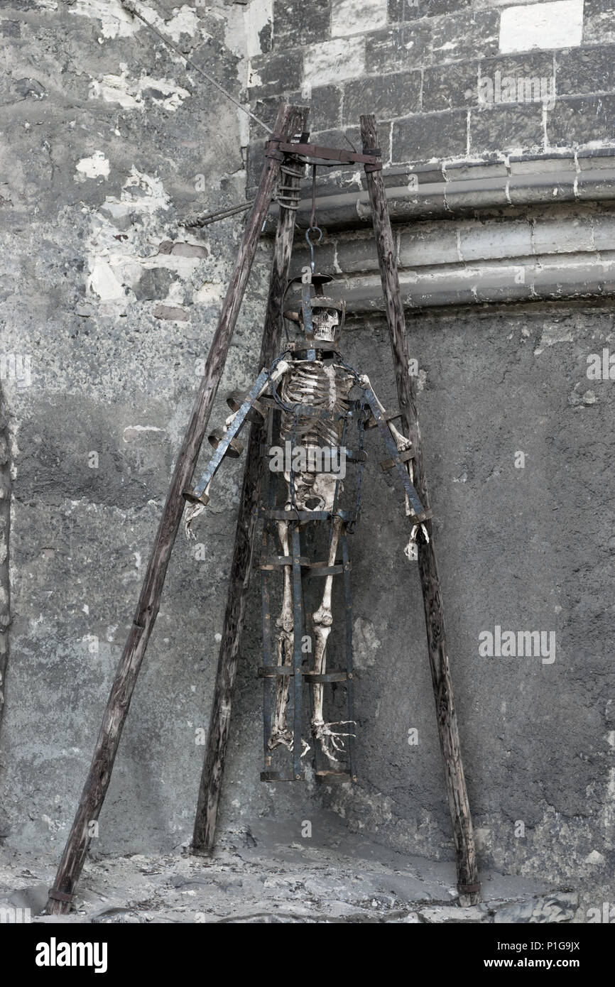 Torturato uomo appeso alla fine del Golden lane a Praga Foto Stock