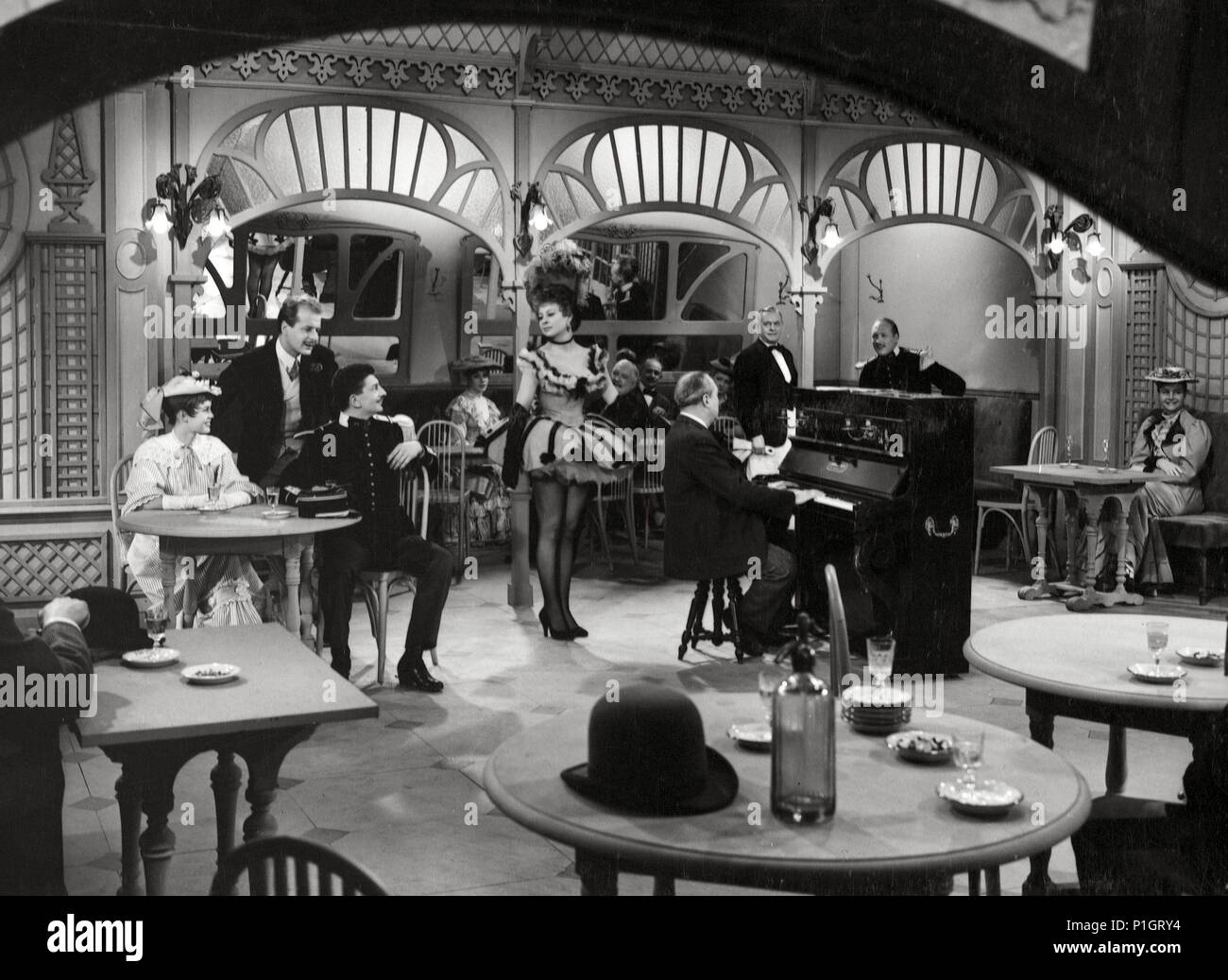 Pellicola originale titolo: Les Grandes manovre. Titolo inglese: GRAND manovra i. Regista: René Clair. Anno: 1955. Stelle: MAGALI NOEL; Brigitte Bardot; Yves Robert; JACQUES FRANÇOIS. Foto Stock