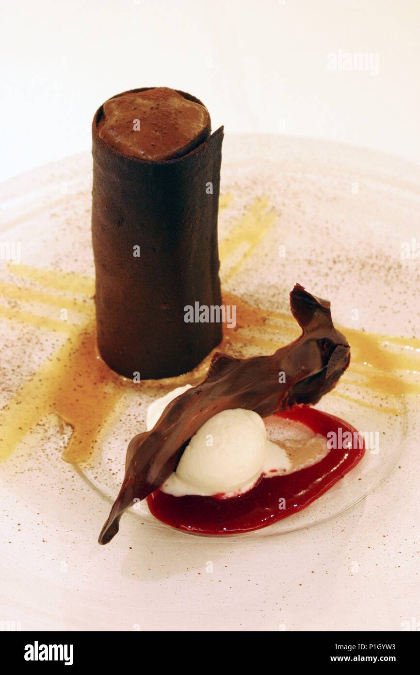 Santander; restaurante de 'La Cúpula' (Hotel Rhin); postre de "Cioccolato con Pasión'. Foto Stock
