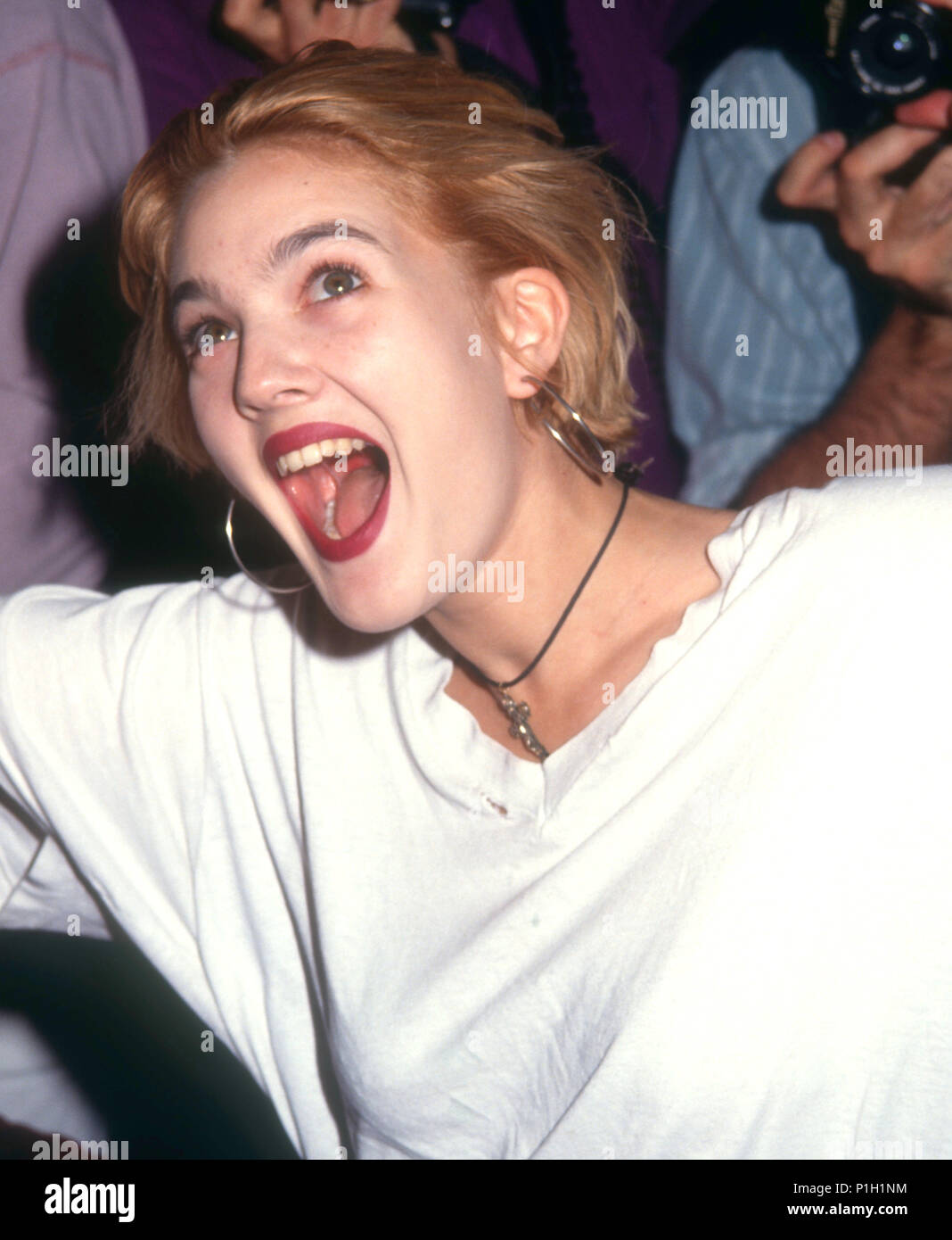 BEVERLY HILLS, CA - 11 ottobre: attrice Drew Barrymore assiste il 'My Privata di Idaho" Beverly Hills Premiere del 11 ottobre 1991 presso la Academy of Motion Picture Arts & Sciences Theatre di Beverly Hills, la California. Foto di Barry re/Alamy Stock Photo Foto Stock