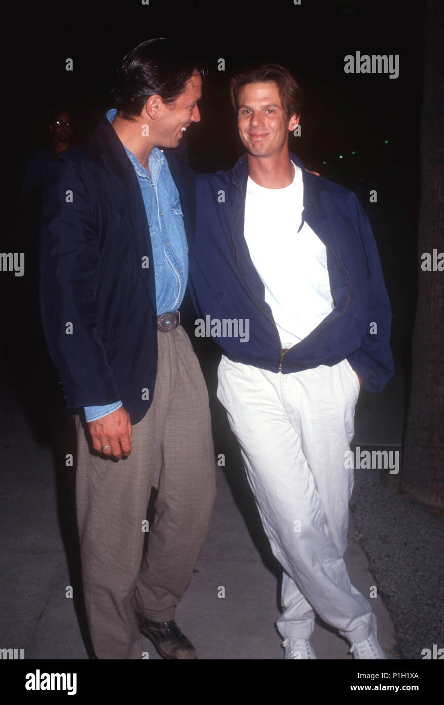 BEVERLY HILLS, CA - 11 ottobre: (L-R) attore Brian Wimmer e attore/regista Peter Berg frequentare il 'My Privata di Idaho" Beverly Hills Premiere del 11 ottobre 1991 presso la Academy of Motion Picture Arts & Sciences Theatre di Beverly Hills, la California. Foto di Barry re/Alamy Stock Photo Foto Stock