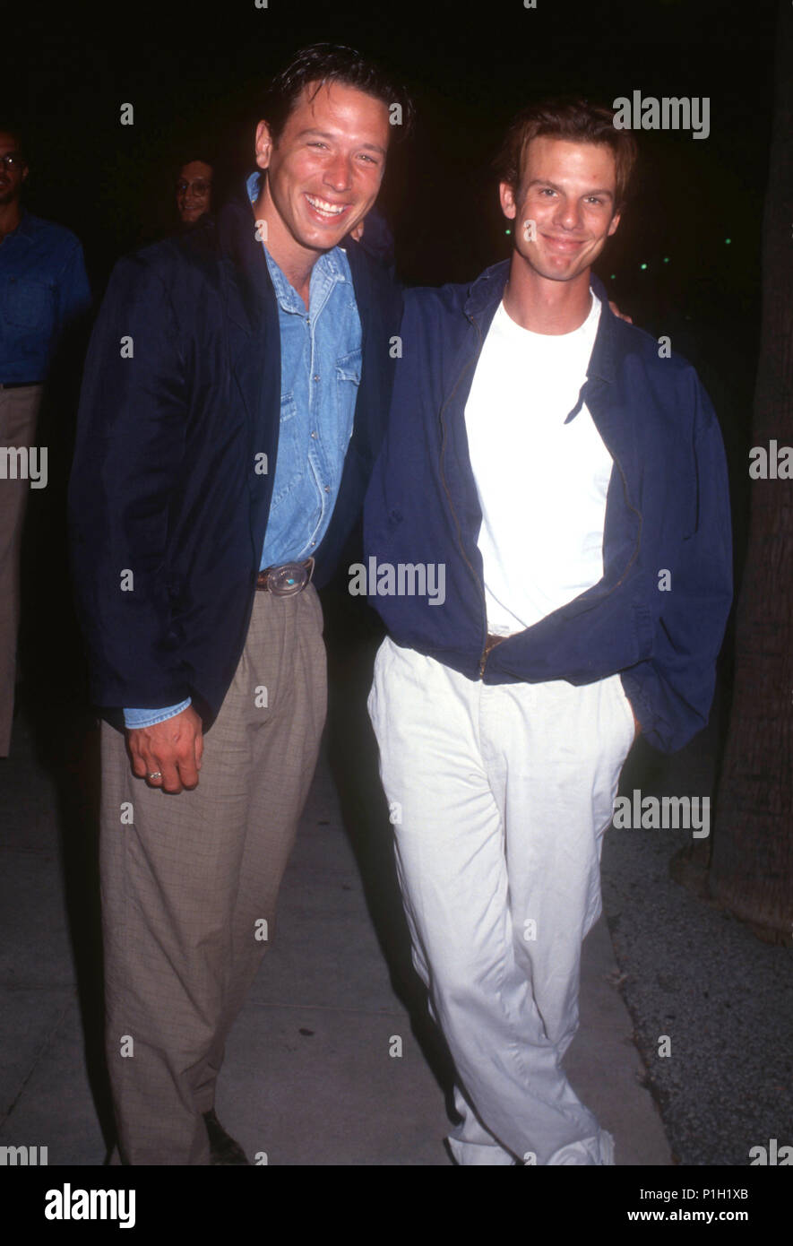 BEVERLY HILLS, CA - 11 ottobre: (L-R) attore Brian Wimmer e attore/regista Peter Berg frequentare il 'My Privata di Idaho" Beverly Hills Premiere del 11 ottobre 1991 presso la Academy of Motion Picture Arts & Sciences Theatre di Beverly Hills, la California. Foto di Barry re/Alamy Stock Photo Foto Stock