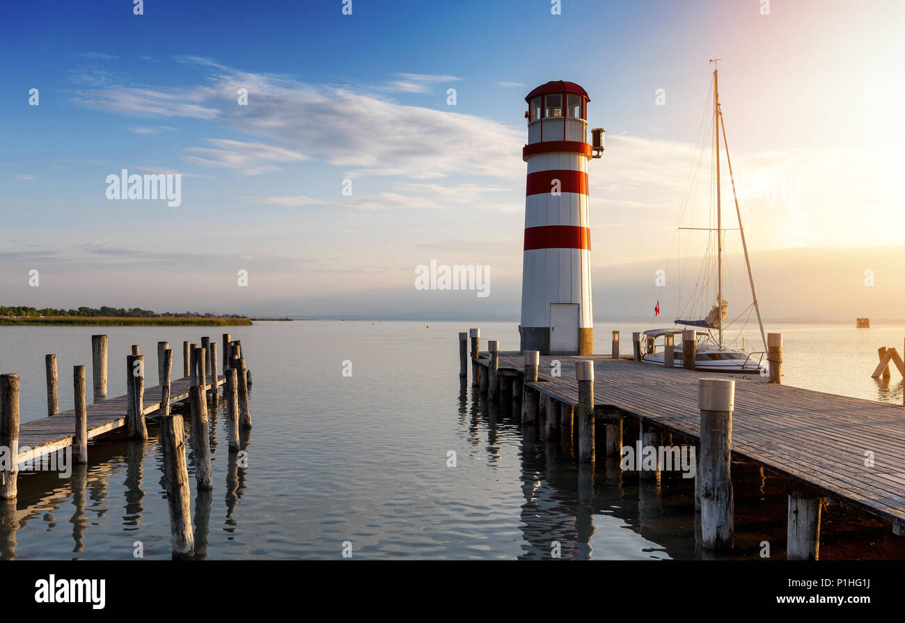 Faro al tramonto, Podersdorf am See, Austria Foto Stock
