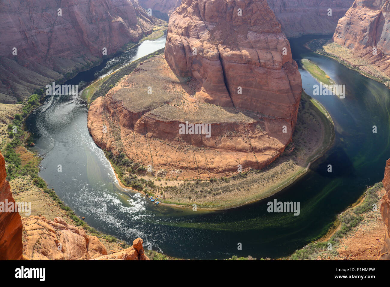 Curva a ferro di cavallo si affacciano più fotografato canyon del sud-ovest americano situato in Arizona e Utah. Il fiume Colorado scolpito questo canyon. Foto Stock