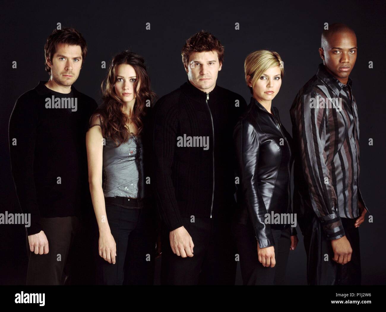 Pellicola originale titolo: ANGEL-TV. Titolo inglese: ANGEL-TV. Regista: Joss Whedon; David Greenwalt. Anno: 1999. Stelle: David Boreanaz; AMY ACKER; carisma CARPENTER; ALEXIS DENISOF; J. AGOSTO RICHARDS. Credito: 20TH CENTURY FOX TV / Album Foto Stock