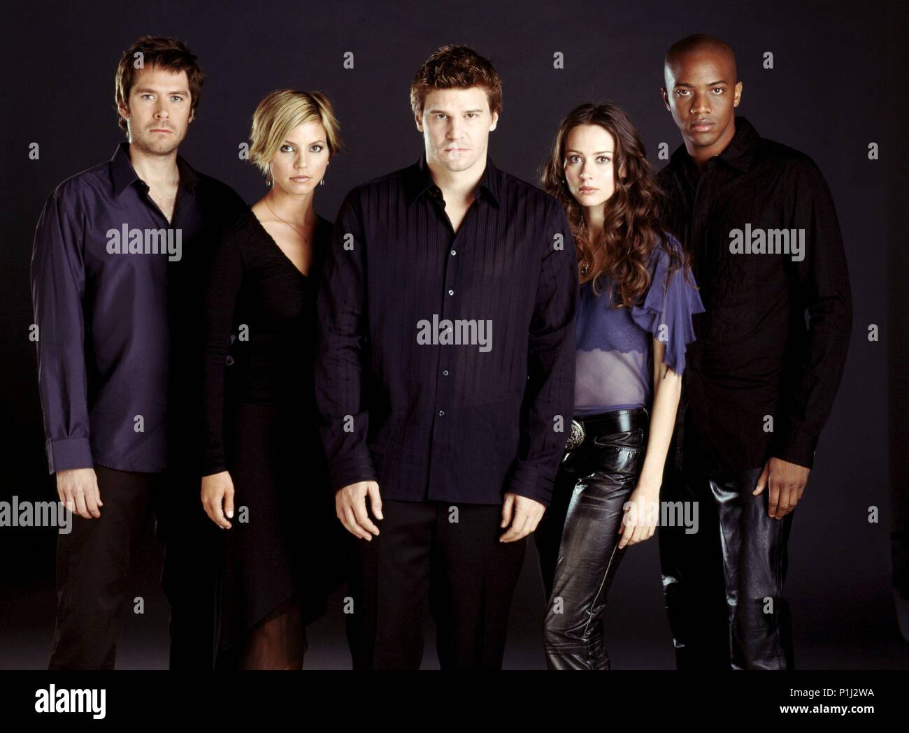 Pellicola originale titolo: ANGEL-TV. Titolo inglese: ANGEL-TV. Regista: Joss Whedon; David Greenwalt. Anno: 1999. Stelle: David Boreanaz; AMY ACKER; carisma CARPENTER; ALEXIS DENISOF; J. AGOSTO RICHARDS. Credito: 20TH CENTURY FOX TV / Album Foto Stock