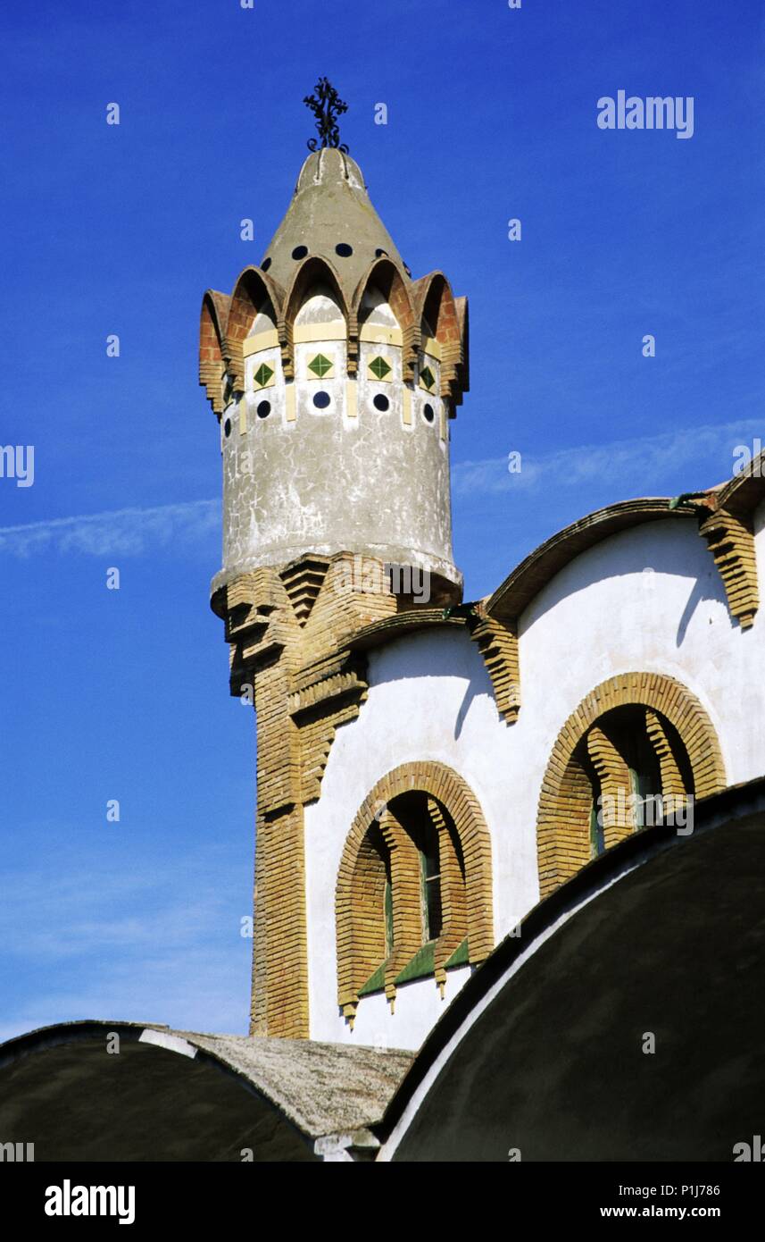 Spagna - Catalogna - Terra Alta (distretto) - Tarragona. A Gandesa; Torre de la bodega o 'celler' modernista (D.O. Terra Alta). Foto Stock