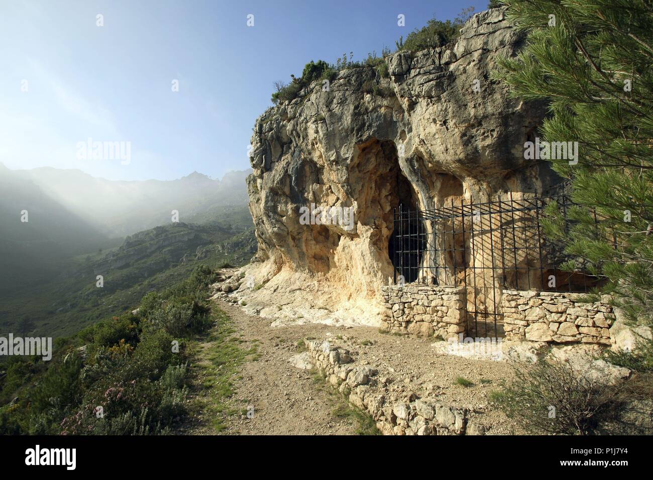 Spagna - Catalogna - Baix Ebre (distretto) - Tarragona. El Perelló; Cova / Cuevas de Cabra- Freixet (pinturas rupestres) ; Sierra / Serra del Boix. Foto Stock
