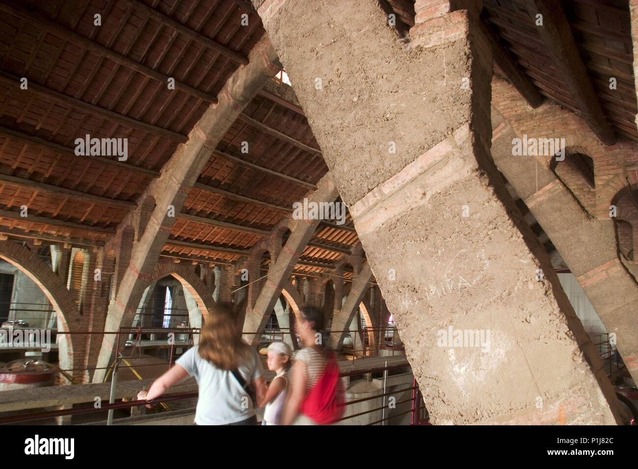 La Conca de Barberà: L' Espuga de Francolí; bodega / 'celler' interno; habillitado también como museo del vino; arquitectura modernista (D.O. La Conca de Barberà). Foto Stock