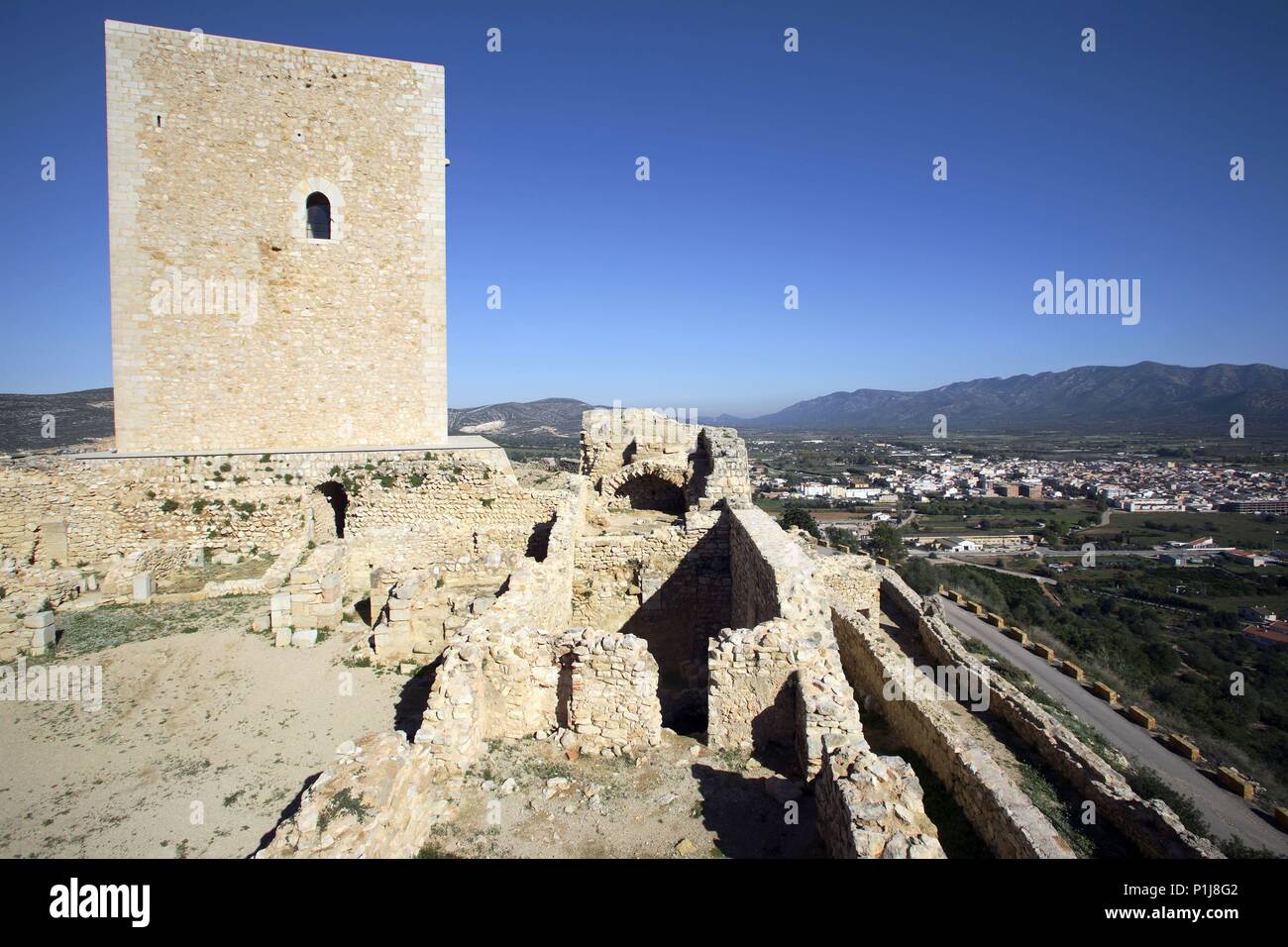 Spagna - Catalogna - Montsià (distretto) - Tarragona. Ulldecona; Castell / Castillo medieval con vistas al Pueblo. Foto Stock