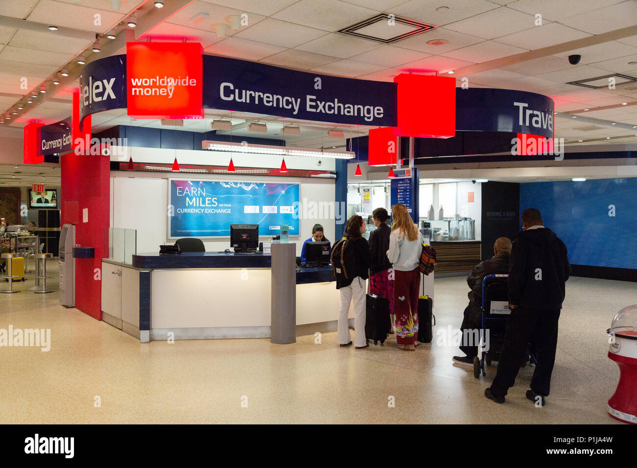 Travelex Cambio valuta all'aeroporto JFK di New York STATI UNITI D'AMERICA Foto Stock