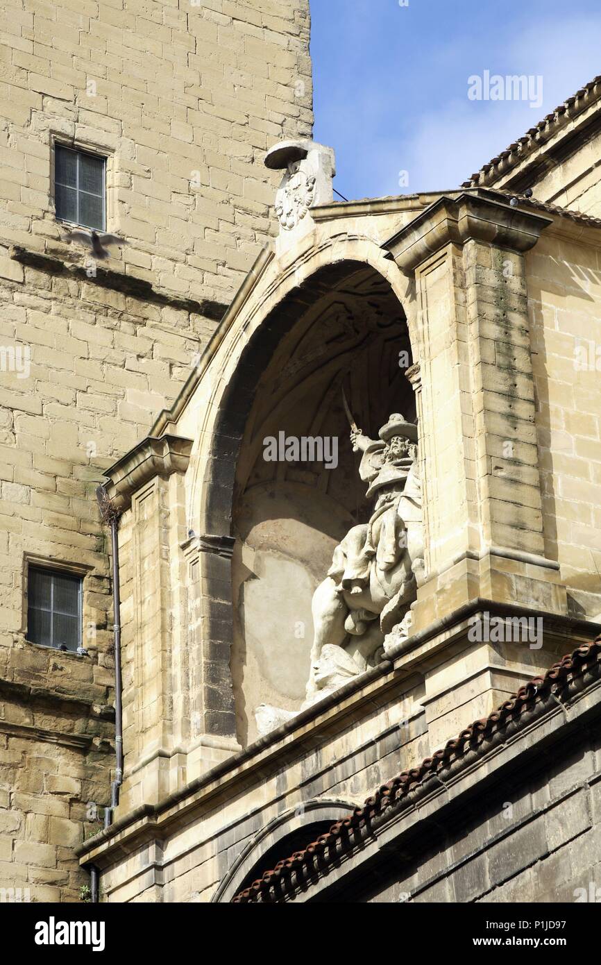 Spagna - LA RIOJA - Rioja Media (distretto) - Logrono. Logroño; fachada de la Iglesia de Santiago con il monumento del apóstol. Foto Stock