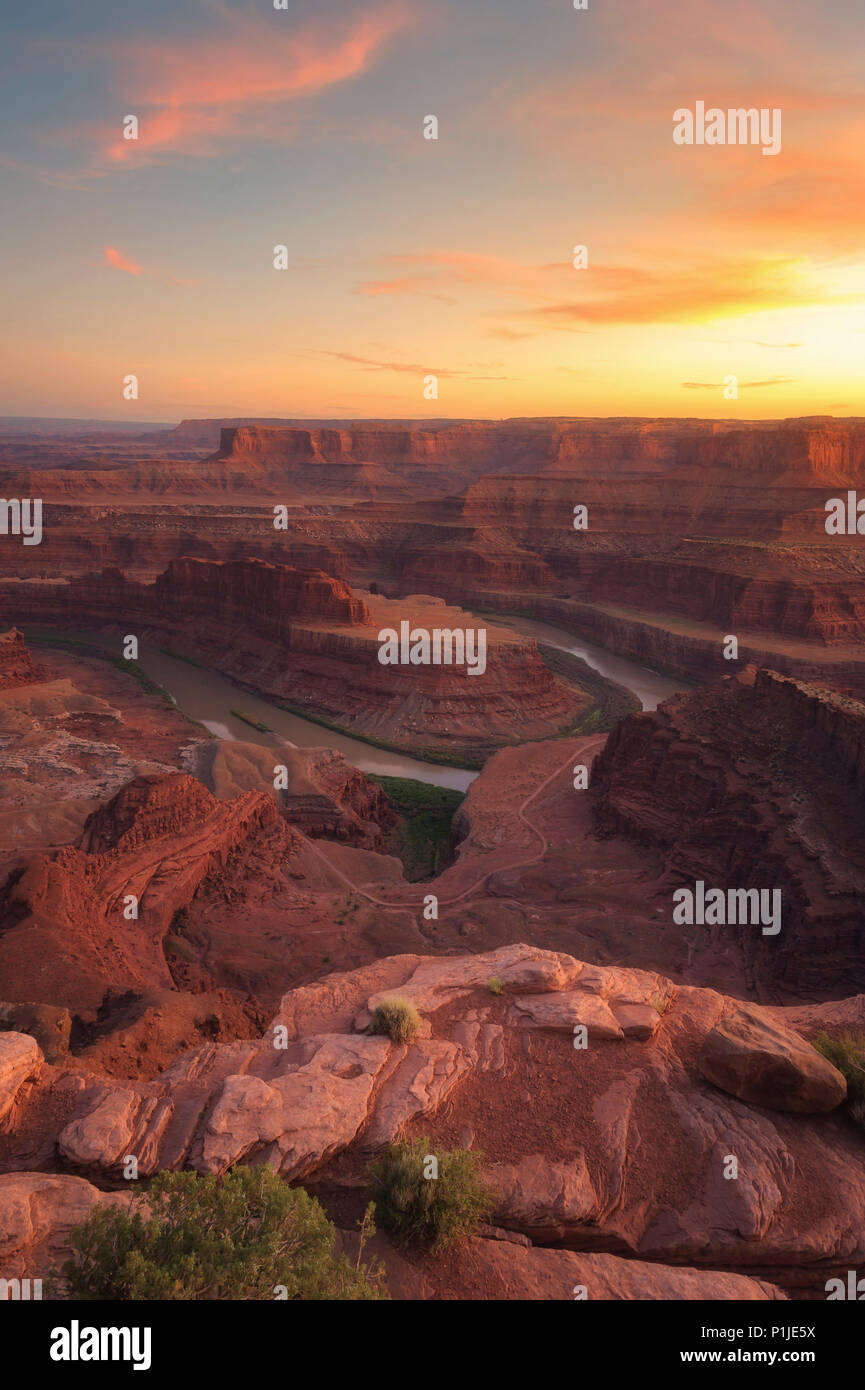 Canyon e il Fiume Colorado meandro del Dead Horse State Park in Utah, Stati Uniti d'America Foto Stock