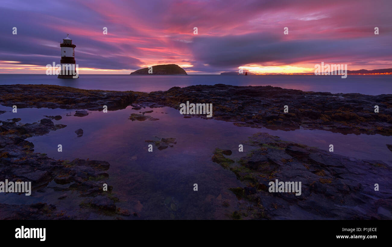 Punto Penmon all'alba, Galles, Inghilterra Foto Stock