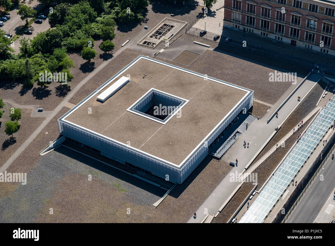 Guardando verso il basso sulla topografia del terrore museo ex sito del quartier generale della Gestapo a Berlino, Germania Foto Stock