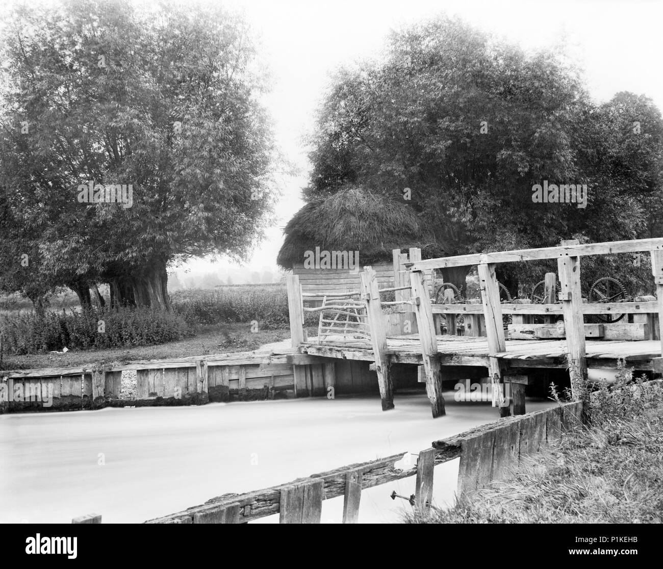 Vecchio weir sul Fiume Tamigi, Hurley, Berkshire, C1860-c1922. Artista: Henry oggetto di scherno. Foto Stock