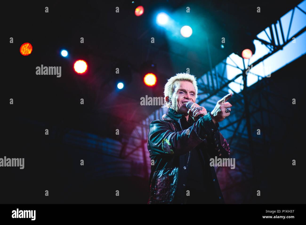 L'Italia, 2015 Luglio 11th: il bilanciere inglese Billy Idol esecuzione dal vivo sul palco di Brescia per il suo tour estivo 2015 Foto: Alessandro Bosio/Alamy Foto Stock