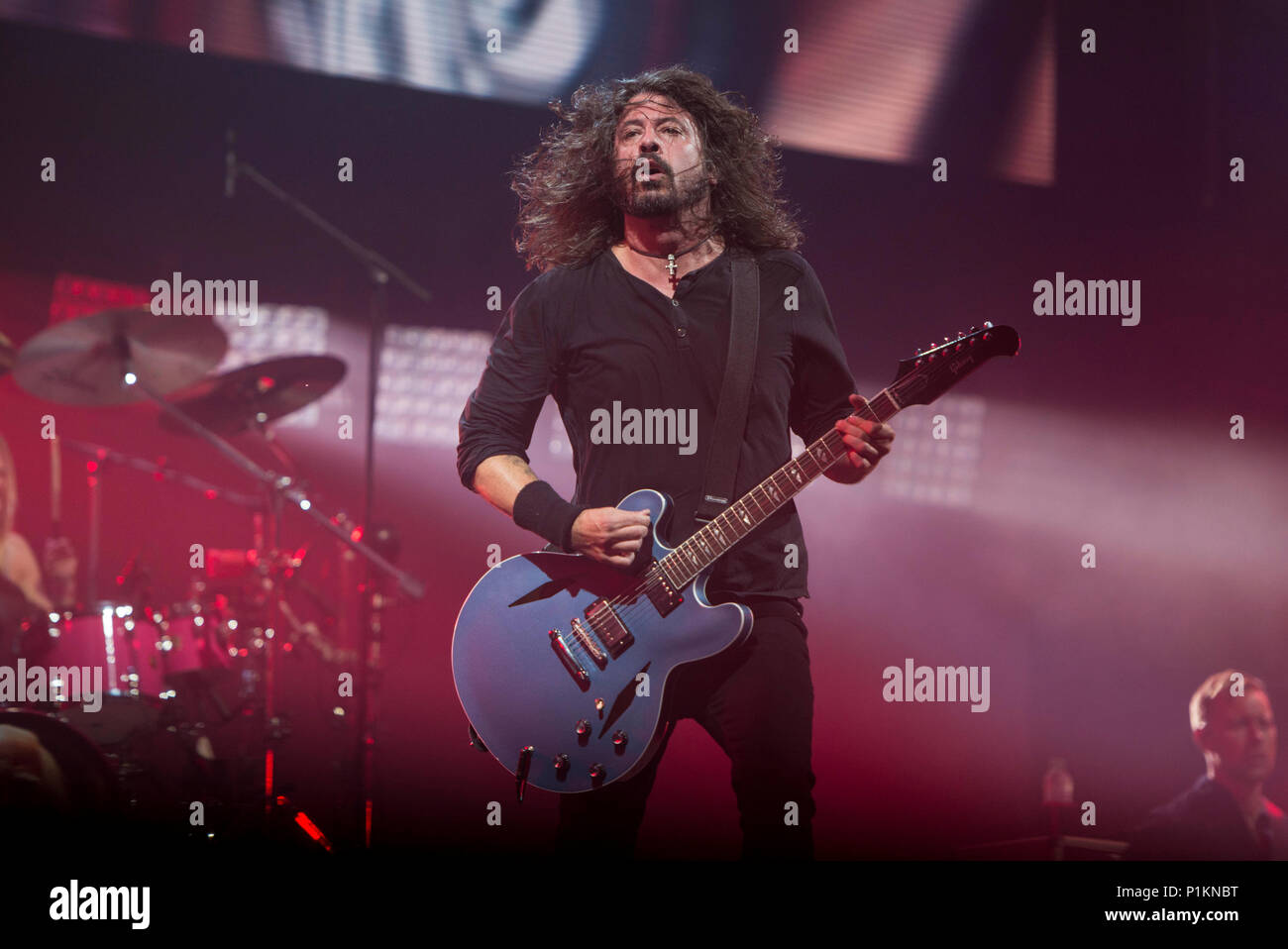 I Foo Fighters eseguire sulla fase della piramide a Glastonbury Festival 2017 Foto Stock