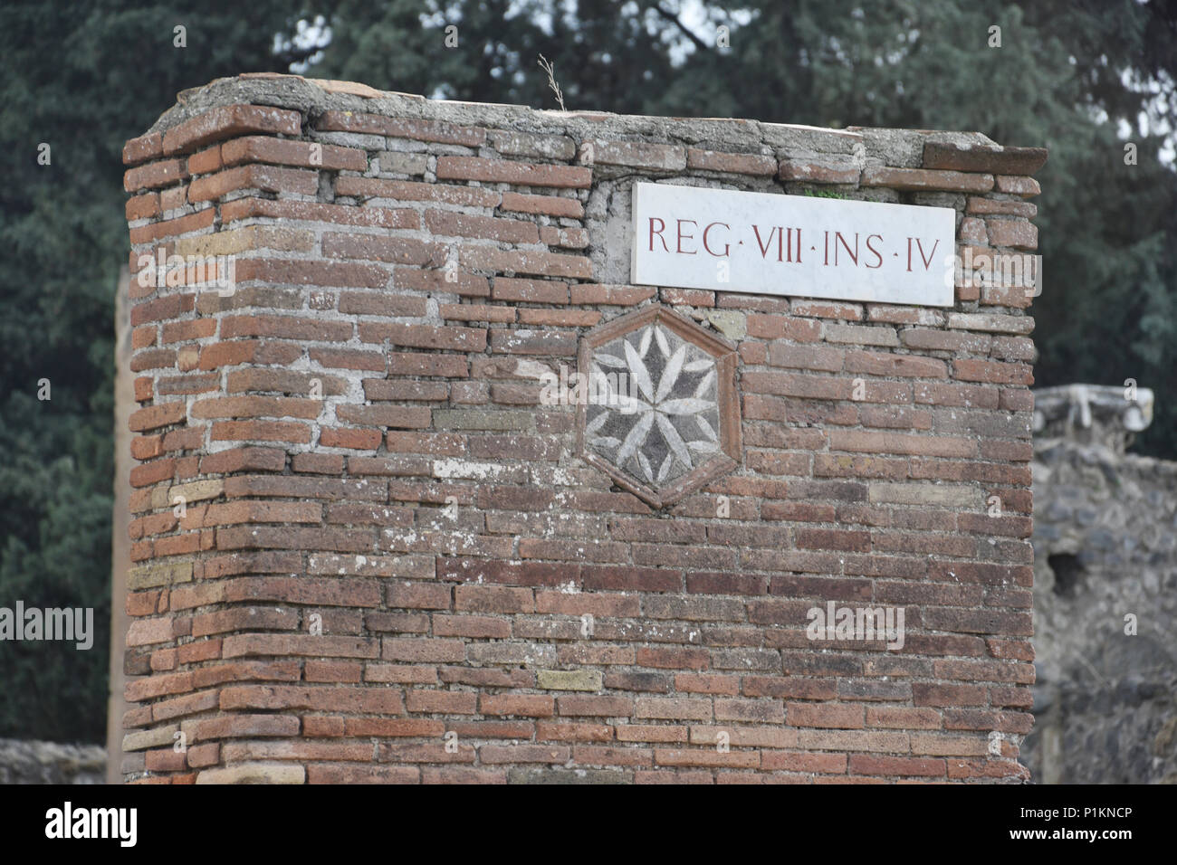 Reg. VII INS IV marcatore di scavo in antiche città di Pompei, Italia. Foto Stock