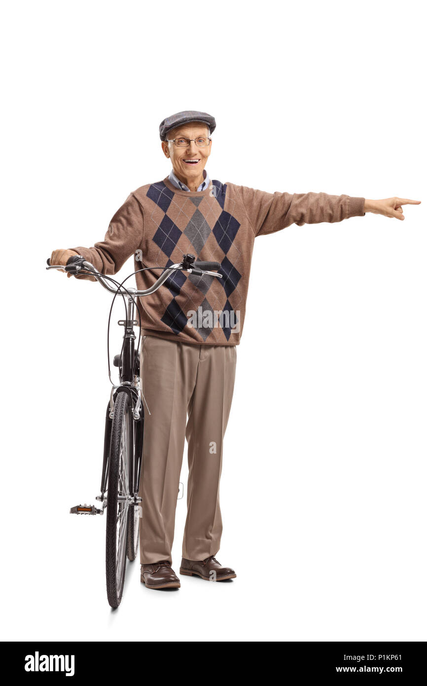 A piena lunghezza Ritratto di un senior con una bicicletta puntando isolati su sfondo bianco Foto Stock