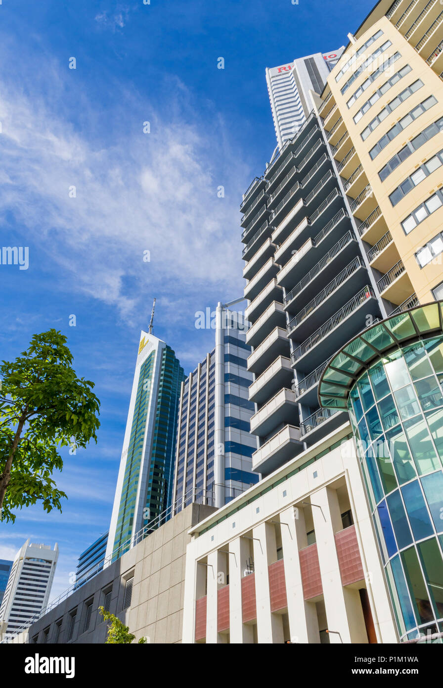 Guardando verso l'alto i grattacieli del CBD di Perth, la città di Perth, Western Australia, Australia Foto Stock