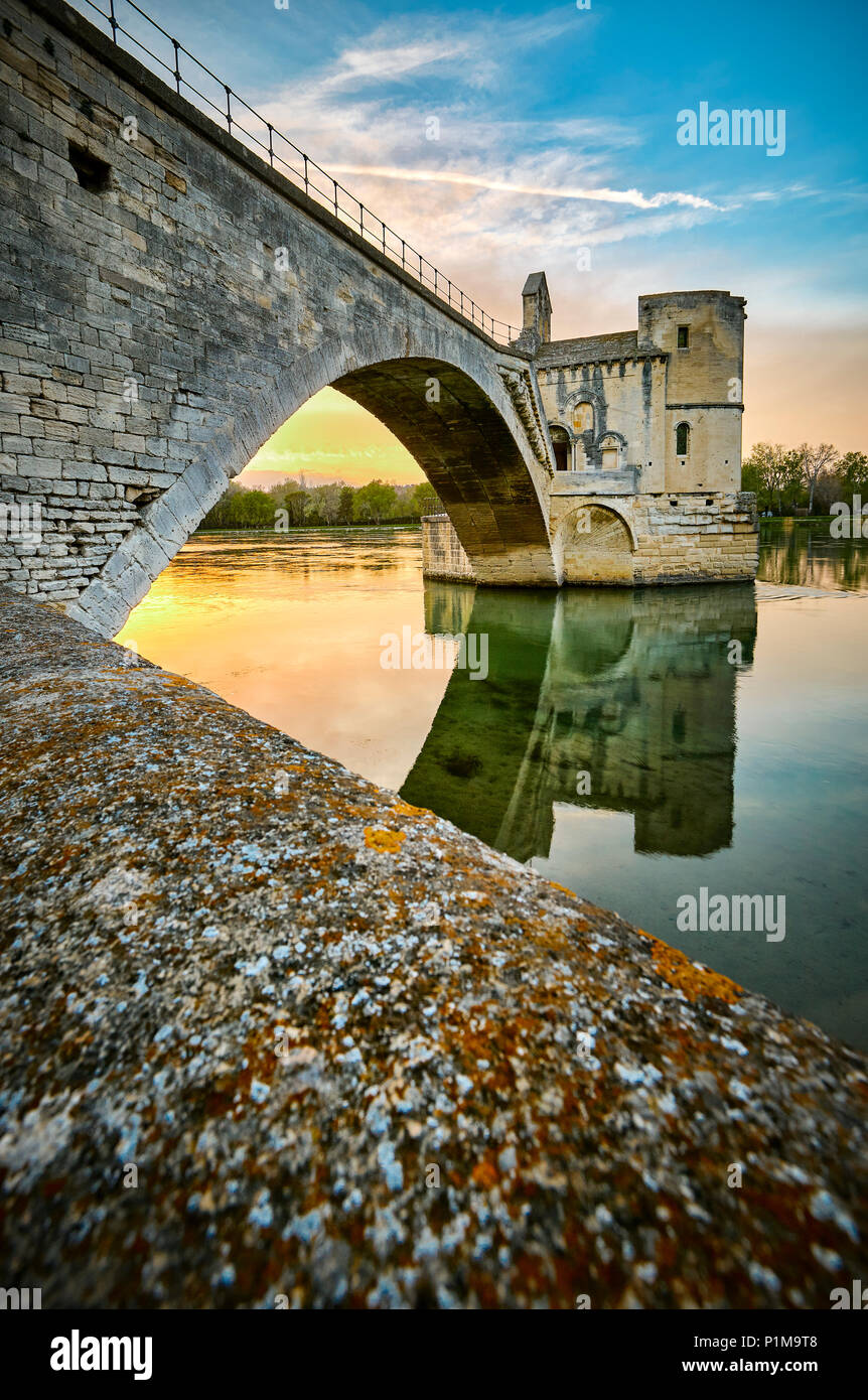 St Benezet bridge, situato nella città dei Papi. UNESCO - Sito Patrimonio dell'umanità. Avignon. Vaucluse. Provence-Alpes-C™te d'Azur. Francia Foto Stock