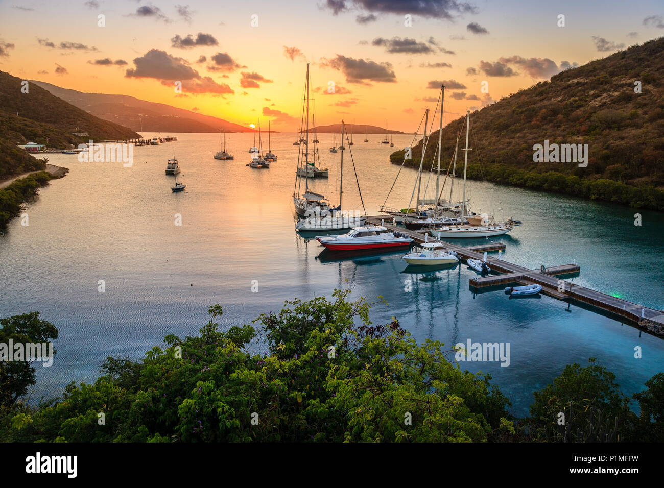 Bel Tramonto di scena sul isola di Virgin Gorda in BVI Foto Stock