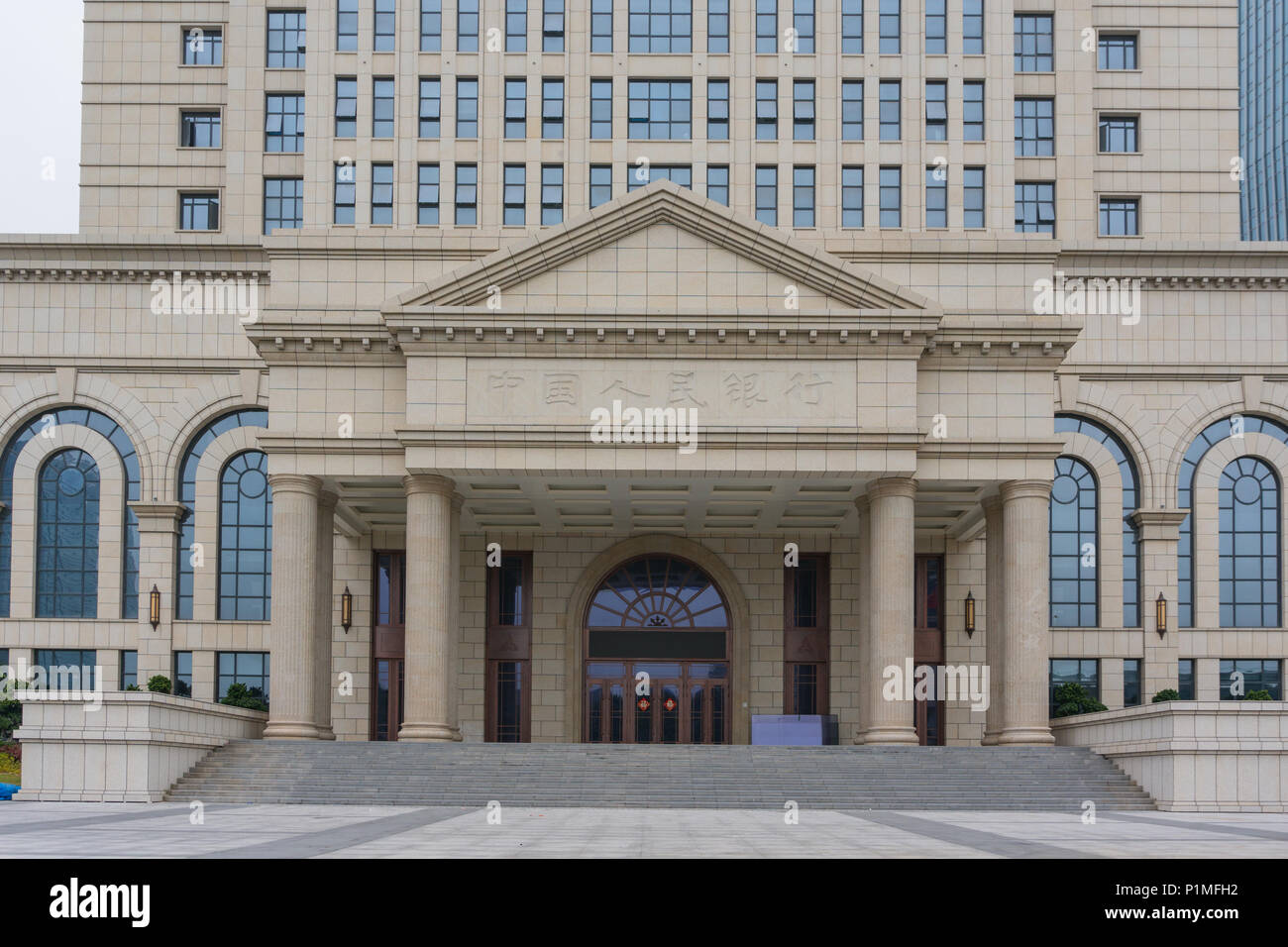 Xiamen, Cina - Apr 06, 2018: Banca popolare della Cina vicino al centro finanziario internazionale Foto Stock