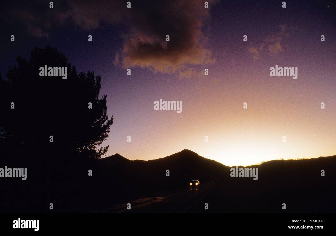 La Sierra de Los Filabres montagne; road e il paesaggio di sera. Foto Stock