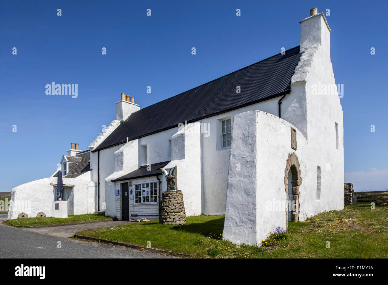 Xvii Secolo Vecchio Haa di Brough, ex Laird's house, ora museo in Burravoe, Yell, isole Shetland, Scotland, Regno Unito Foto Stock